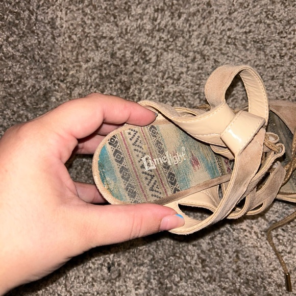 Tan wedge heels - Picture 5 of 10